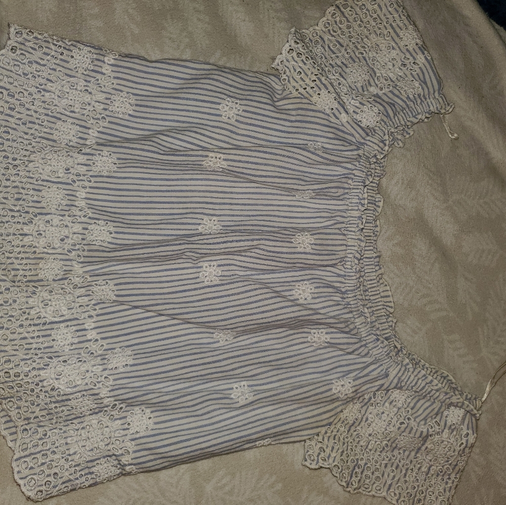 Hollister Off-the-shoulders Top